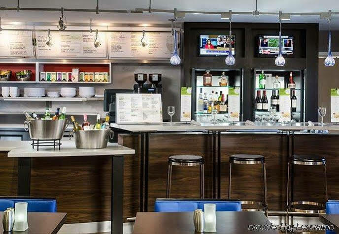 ホテル コートヤード マートルビーチ ブロードウェイ エクステリア 写真